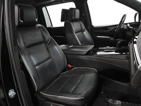 Used 2022 Cadillac Escalade ESV Sport w/ Touring Package image 19