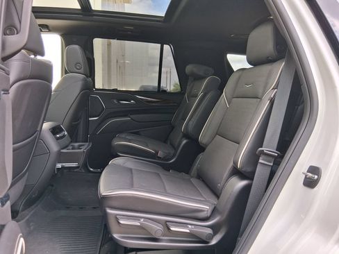 Used 2024 Cadillac Escalade Premium Luxury RWD image 25