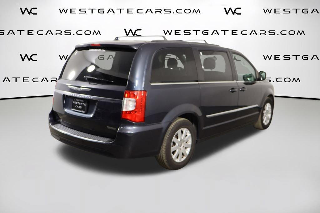 Used 2014 Chrysler Town & Country Touring FWD image 39