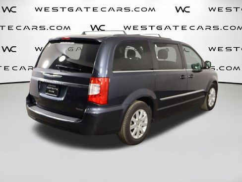 Used 2014 Chrysler Town & Country Touring image 39