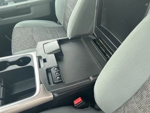 Used 2017 RAM 1500 Classic SLT w/ SLT Plus D￩cor Group AWD/4WD image 28