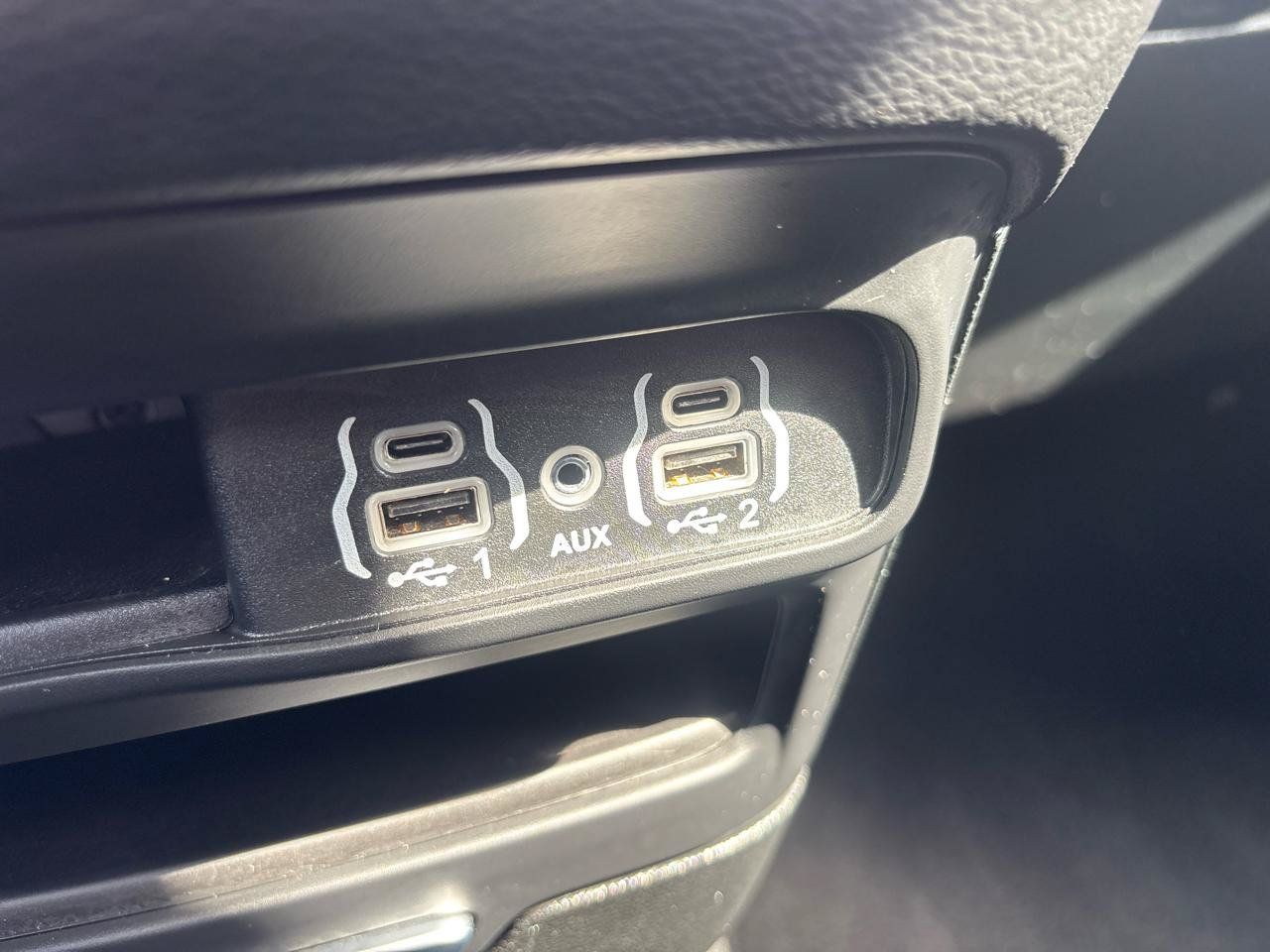Used 2025 Chrysler Pacifica Select FWD image 24