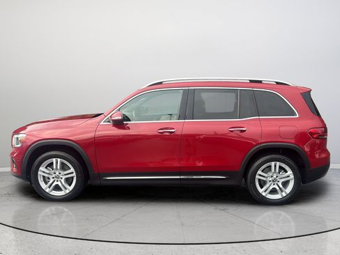 Used 2021 Mercedes-Benz GLB 250 w/ Premium Package image 9