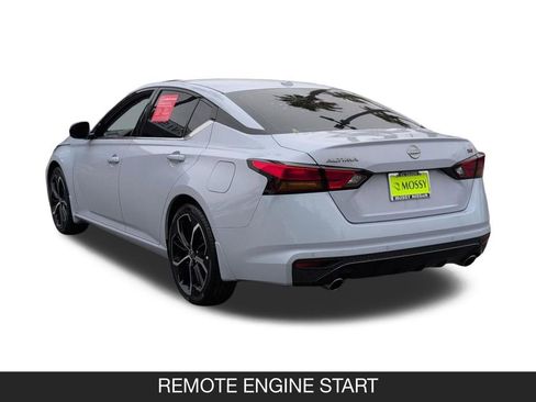 Used 2024 Nissan Altima 2.5 SR w/ SR Premium Package FWD image 7
