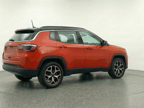 Used 2025 Jeep Compass Limited image 9
