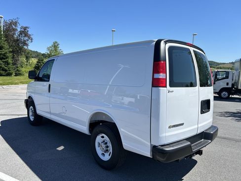New 2026 Chevrolet Express 2500 w/ Driver Convenience Package RWD image 5