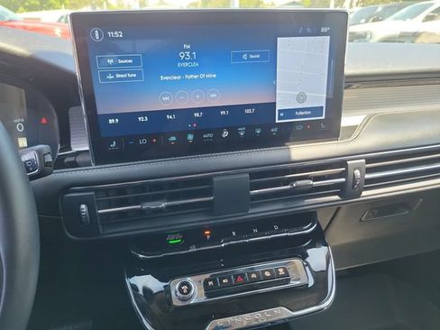 Used 2025 Lincoln Corsair FWD image 22