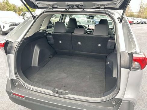 Used 2025 Toyota RAV4 XLE AWD/4WD image 12