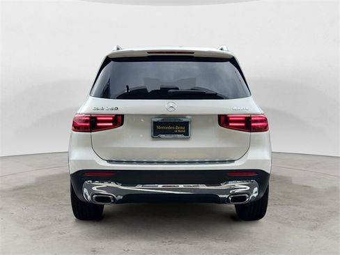 Used 2025 Mercedes-Benz GLB 250 4MATIC image 4
