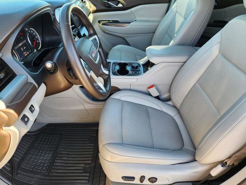 Used 2023 GMC Acadia SLT image 16