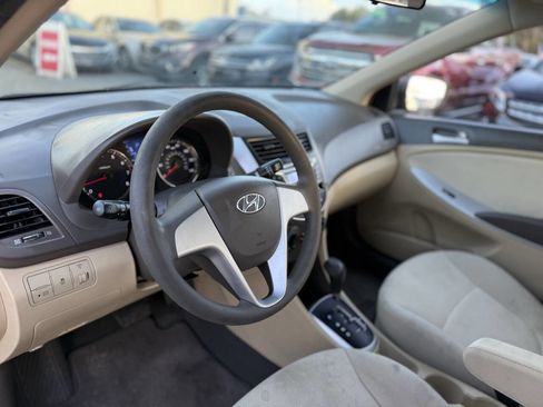 Used 2012 Hyundai Accent GLS image 13