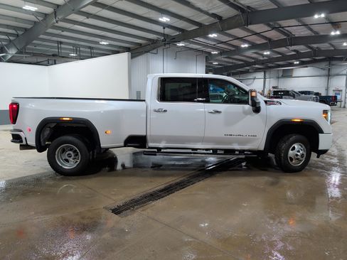Used 2020 GMC Sierra 3500 Denali image 2