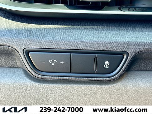 New 2026 Kia Carnival EX FWD image 36