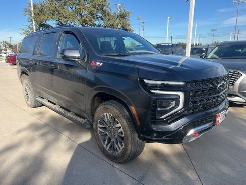 Certified 2025 Chevrolet Suburban Z71 w/ Comfort Package image 2