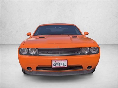 Used 2012 Dodge Challenger SXT image 2