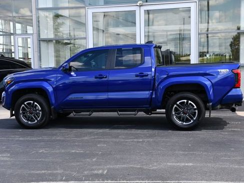 Used 2025 Toyota Tacoma TRD Sport AWD/4WD image 11