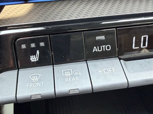 Used 2024 Toyota Prius XLE FWD image 27