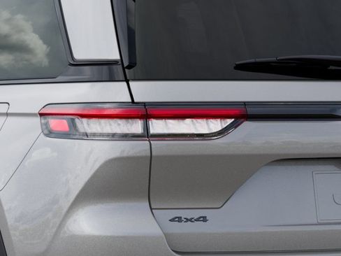New 2025 Jeep Grand Cherokee Limited w/ Luxury Tech Group II AWD/4WD image 10