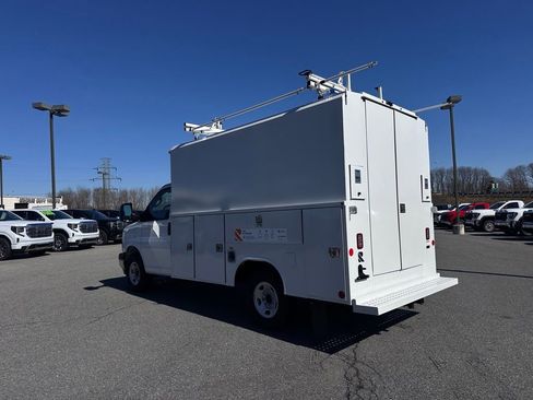 New 2025 GMC Savana 3500 w/ Power Convenience Package RWD image 7
