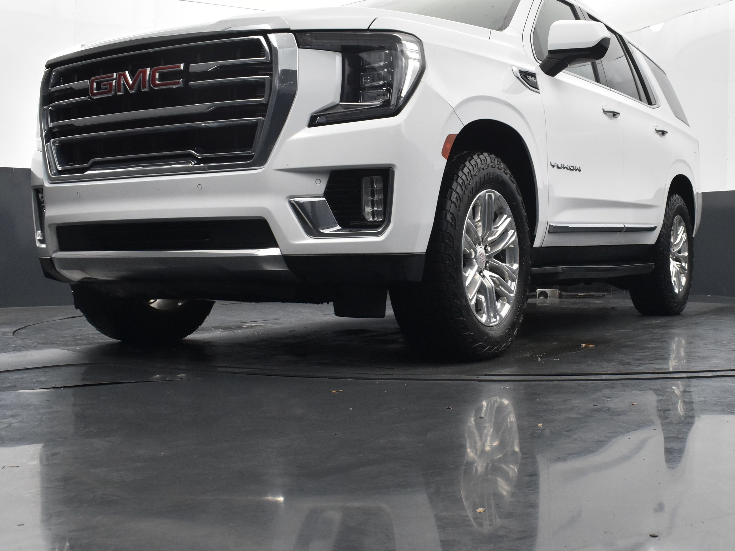 Used 2023 GMC Yukon SLT AWD/4WD image 35
