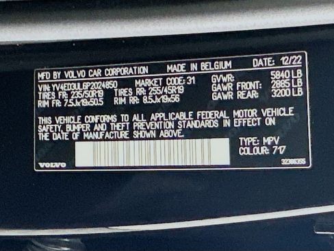 Used 2023 Volvo XC40 Recharge Plus image 12