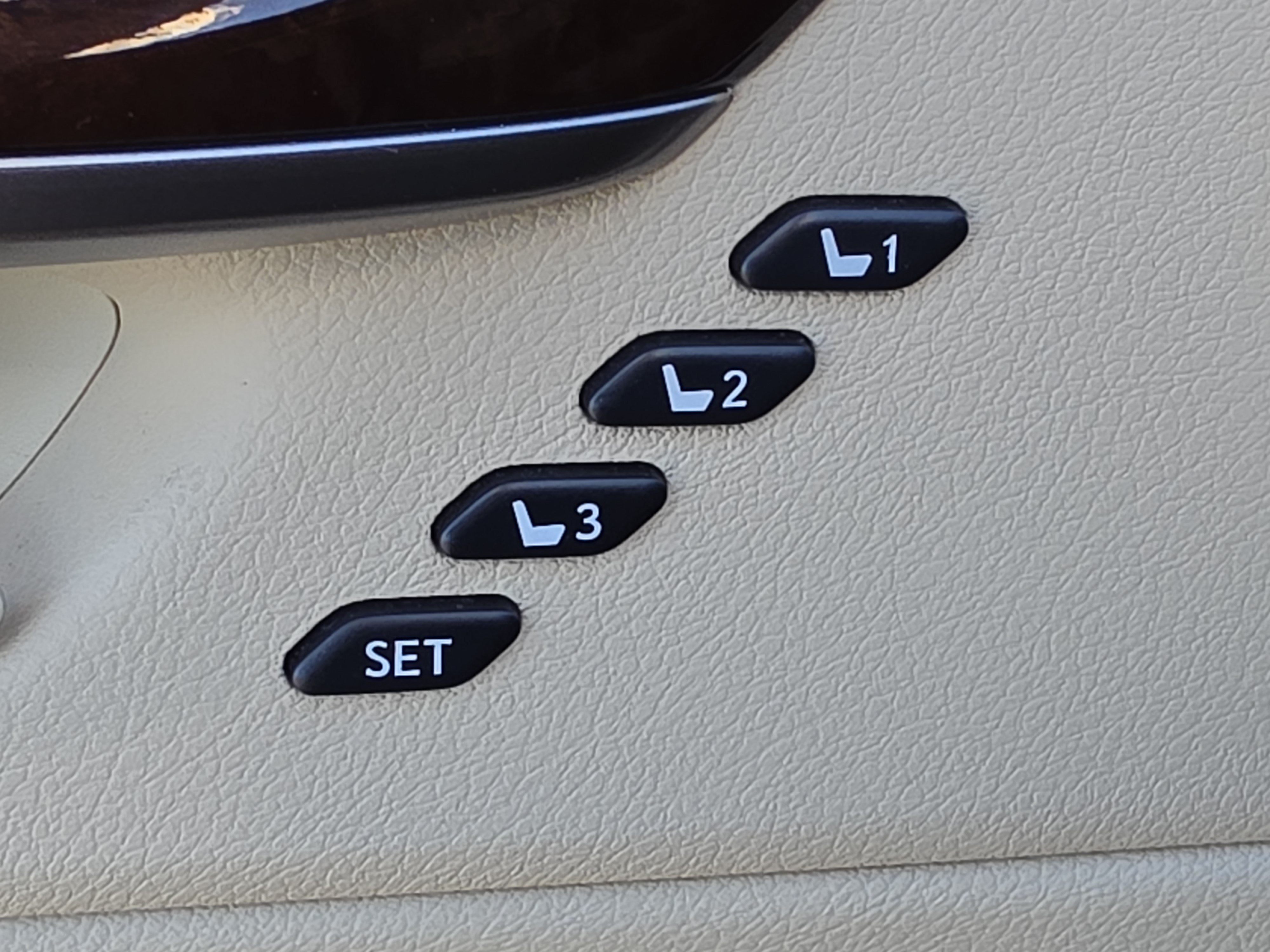 Used 2016 Lexus ES 350 w/ Premium Package w/Wood Trim FWD image 14