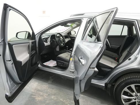 Used 2018 Toyota RAV4 Limited AWD/4WD image 23