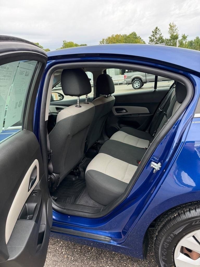 Used 2012 Chevrolet Cruze LS FWD image 13