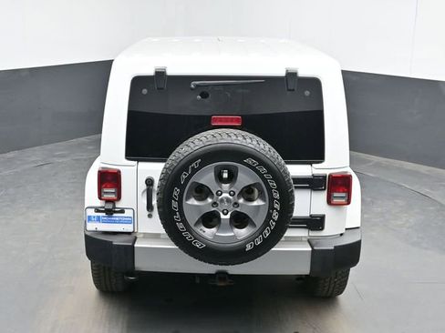 Used 2017 Jeep Wrangler Unlimited Sahara w/ Connectivity Group AWD/4WD image 34