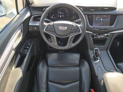 Used 2017 Cadillac XT5 Luxury image 3