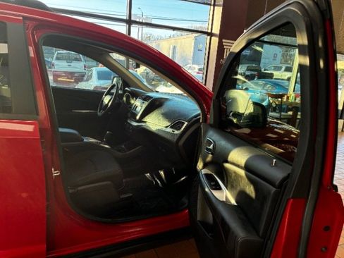 Used 2018 Dodge Journey SE w/ Blacktop Package image 33