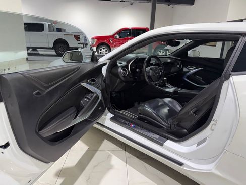 Used 2020 Chevrolet Camaro SS RWD image 15