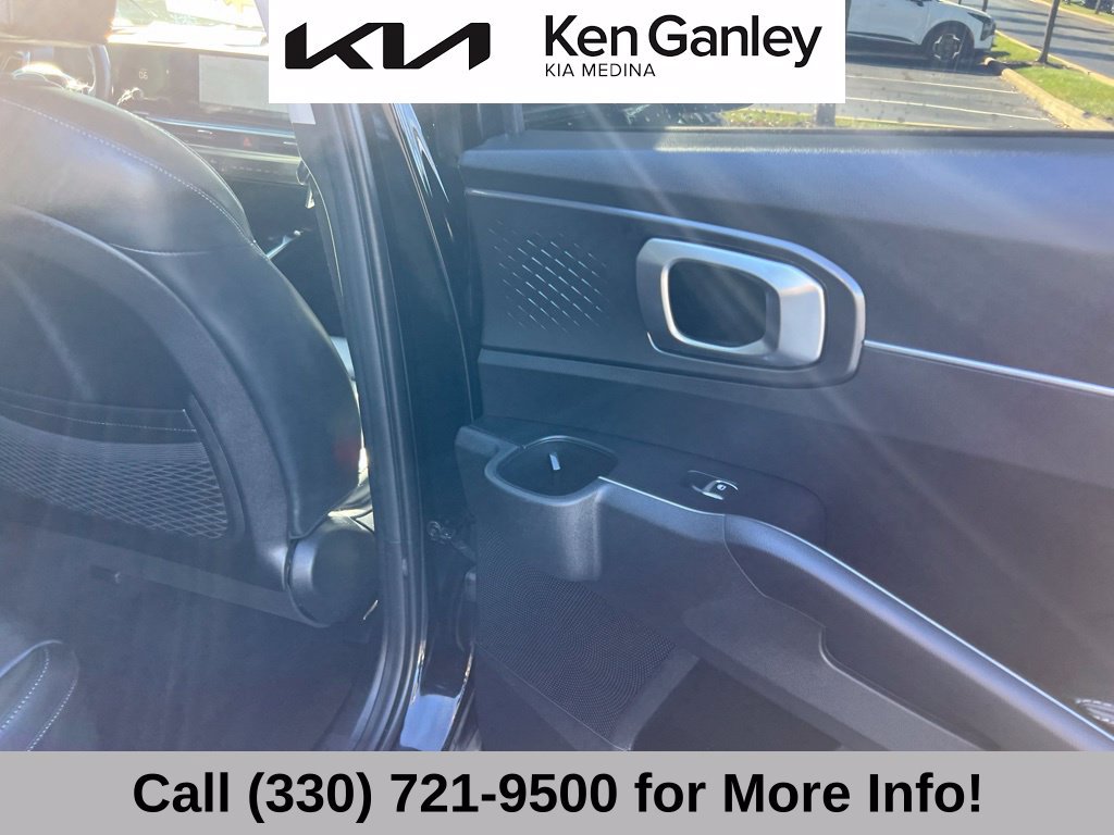 Certified 2024 Kia Sorento S w/ Panoramic Sunroof Package AWD/4WD image 53