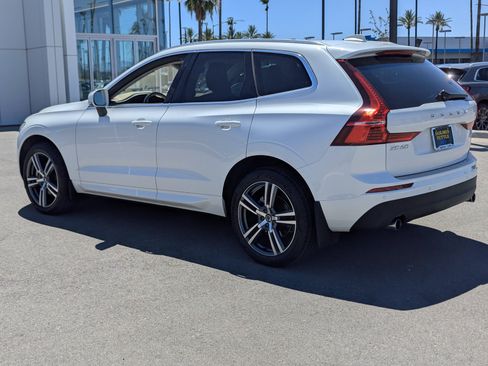 Used 2021 Volvo XC60 T5 Momentum w/ Advanced Package AWD/4WD image 4