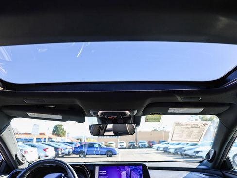 Used 2023 Toyota Crown Limited image 6