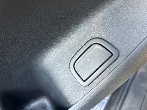 Used 2024 Chevrolet Traverse Z71 AWD/4WD image 17