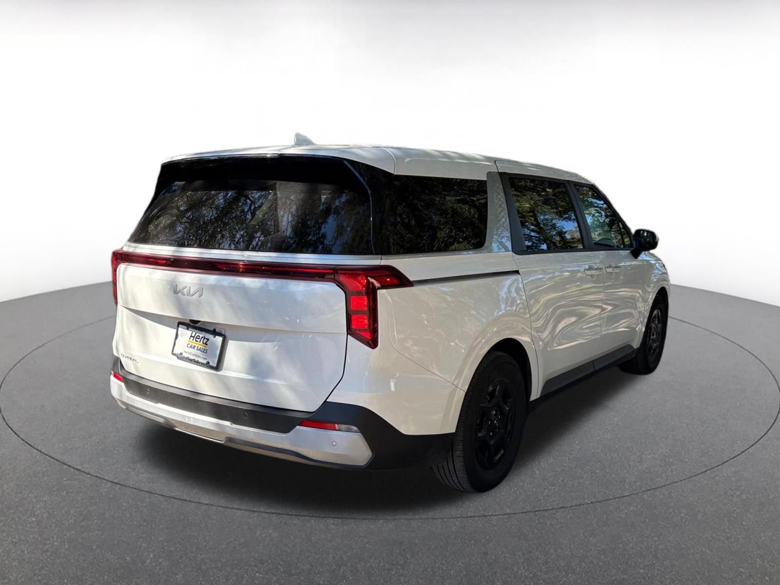 Used 2026 Kia Carnival FWD image 8