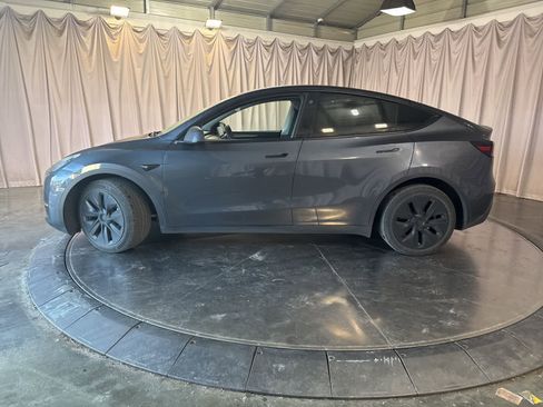 Used 2023 Tesla Model Y Long Range image 8