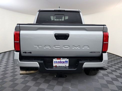Used 2024 Toyota Tacoma TRD Sport w/ TRD Sport Upgrade Package image 5