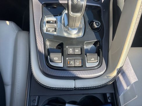 Used 2022 Jaguar F-TYPE R-Dynamic image 18