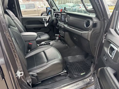 Used 2022 Jeep Wrangler Unlimited Sahara image 27