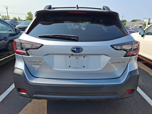 Used 2023 Subaru Outback Premium AWD/4WD image 5