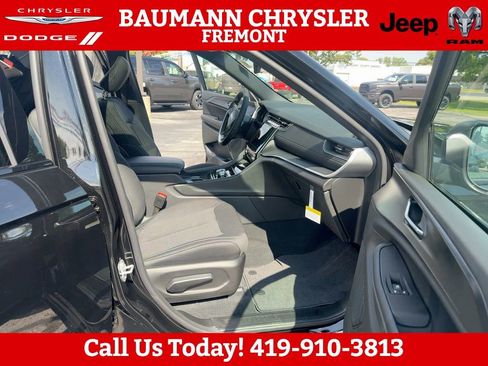 New 2025 Jeep Grand Cherokee L Laredo w/ Trailer Tow Package AWD/4WD image 12