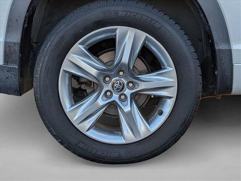 Used 2019 Toyota Highlander Limited FWD image 22