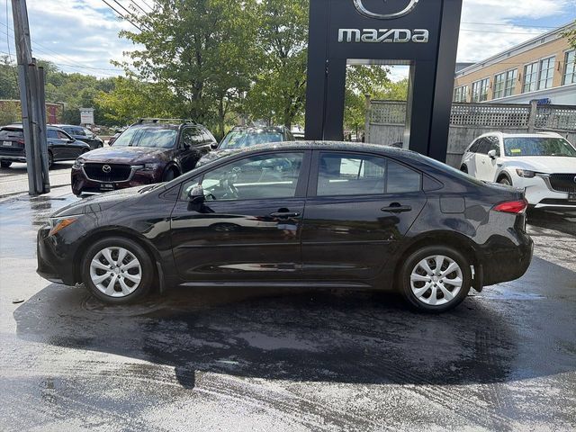 Used 2025 Toyota Corolla LE FWD image 5