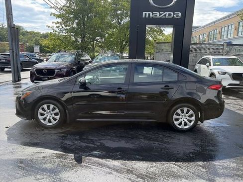 Used 2025 Toyota Corolla LE FWD image 5