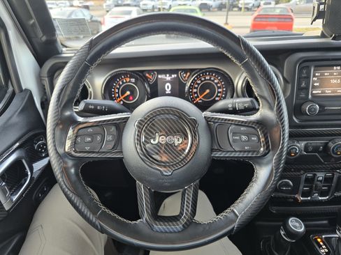 Used 2020 Jeep Gladiator Sport w/ Quick Order Package 24S image 17