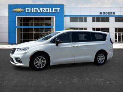 Used 2024 Chrysler Pacifica Touring-L
