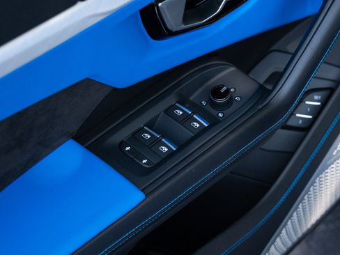 Used 2019 Lamborghini Urus AWD/4WD image 35