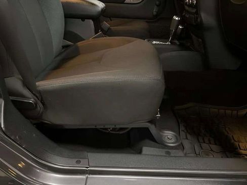 Used 2017 Jeep Wrangler Unlimited Sport w/ Connectivity Group AWD/4WD image 78